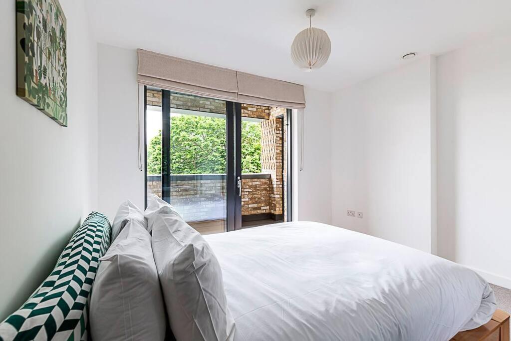 Well-connected Cosy And Bright Modern Flat London
