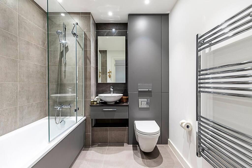 Well-connected Cosy And Bright Modern Flat London
