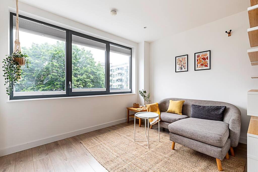 Apartment Well-connected Cosy And Bright Modern Flat