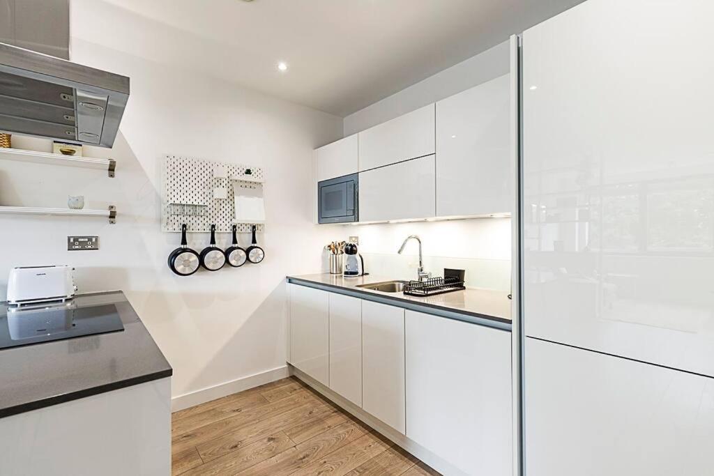 Well-connected Cosy And Bright Modern Flat *