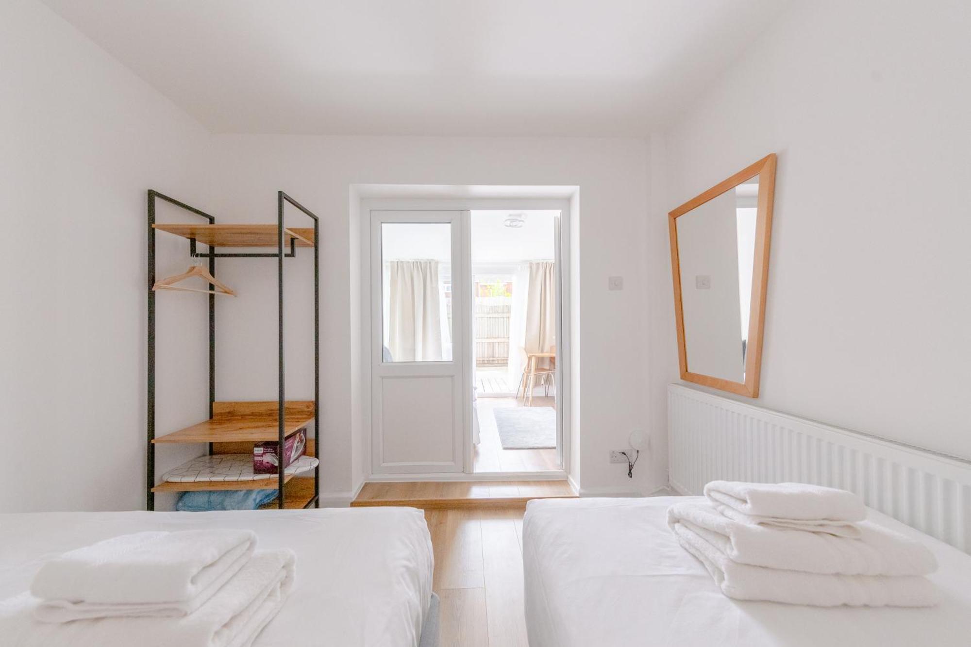1bd Flat With Patio - 5 Min To Airport * London