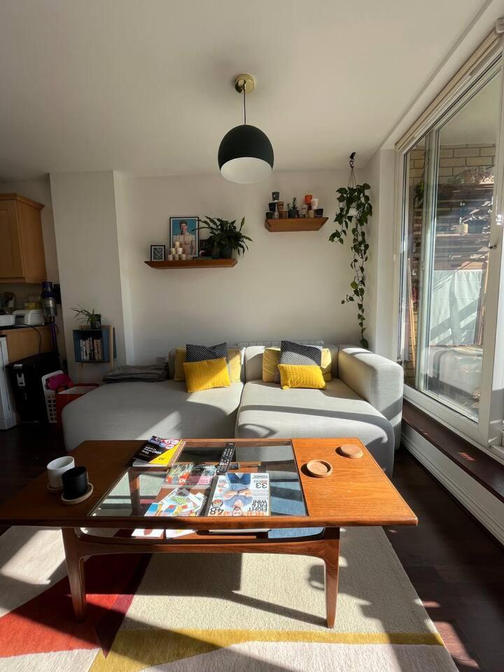 Vibrant & Modern 1bd Flat - Hackney London