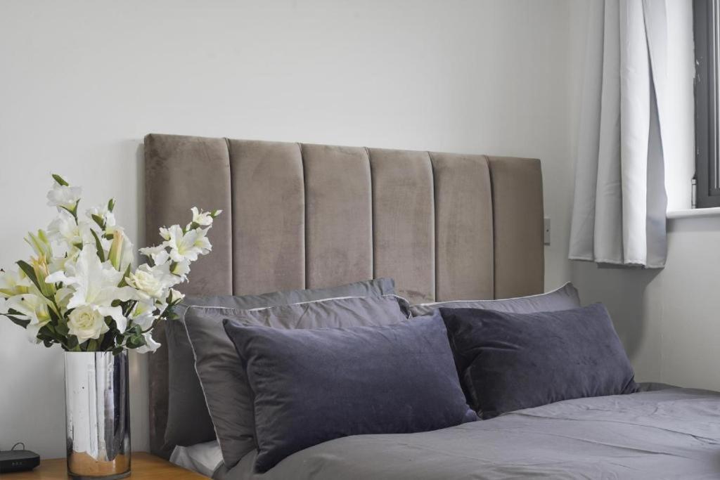 Apartment Modern 2-bedroom, 2-bath In Tower Bridge & Bridge - Unbeatable Location & Transport Links *