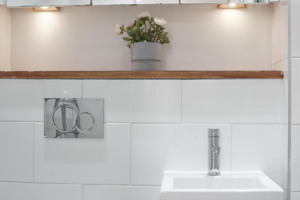 Modern 2-bedroom, 2-bath In Tower Bridge & Bridge - Unbeatable Location & Transport Links * London