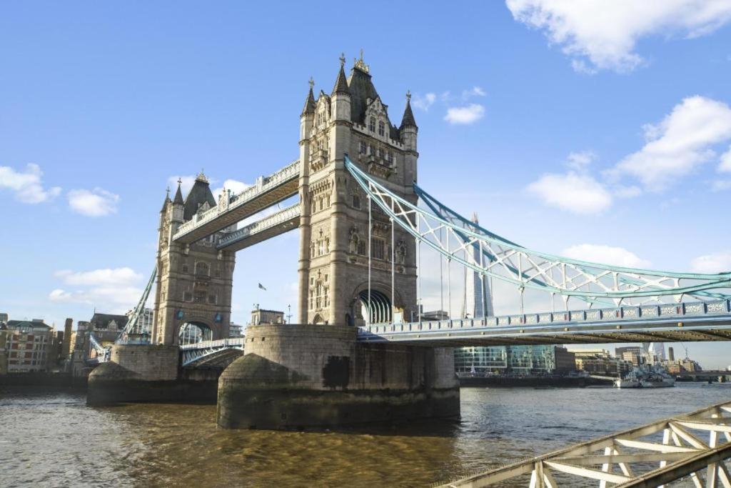 Apartment Modern 2-bedroom, 2-bath In Tower Bridge & Bridge - Unbeatable Location & Transport Links *