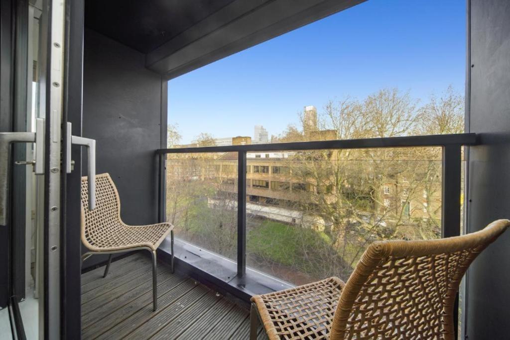 Modern 2-bedroom, 2-bath In Tower Bridge & Bridge - Unbeatable Location & Transport Links Apartment *