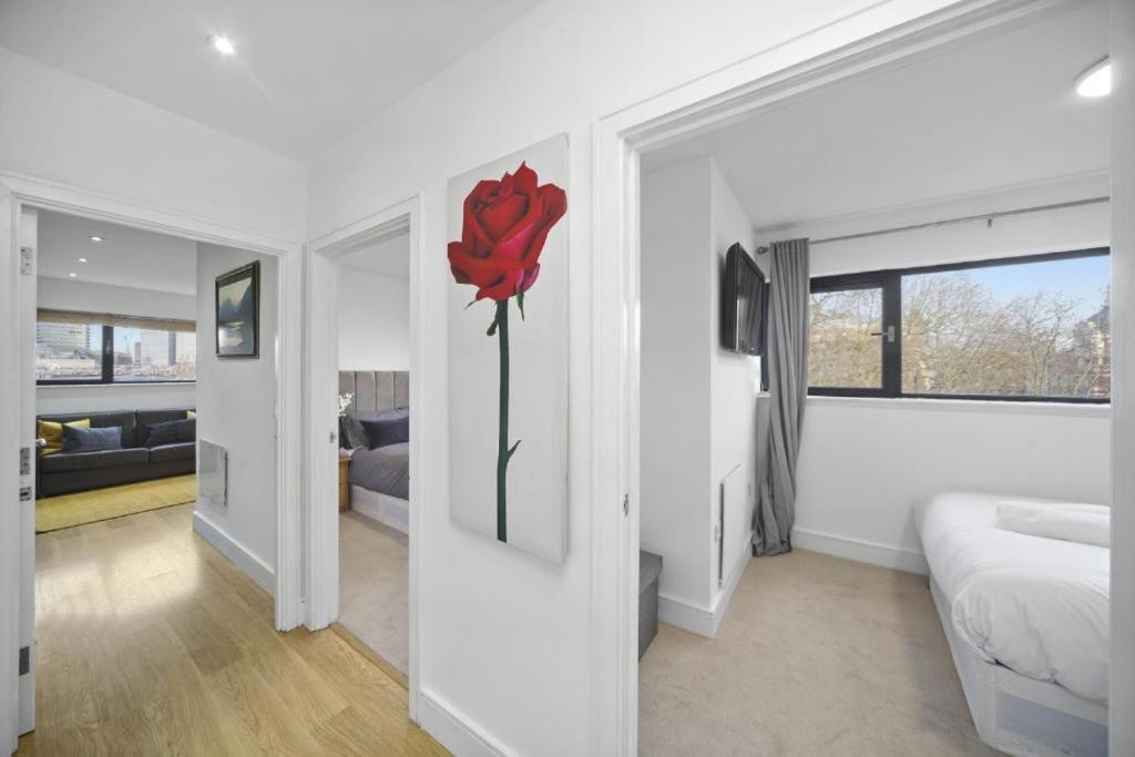 Modern 2-bedroom, 2-bath In Tower Bridge & Bridge - Unbeatable Location & Transport Links Apartment *