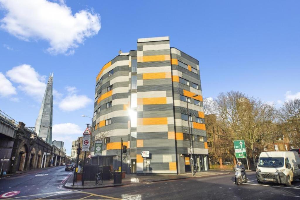 Apartment Modern 2-bedroom, 2-bath In Tower Bridge & Bridge - Unbeatable Location & Transport Links *