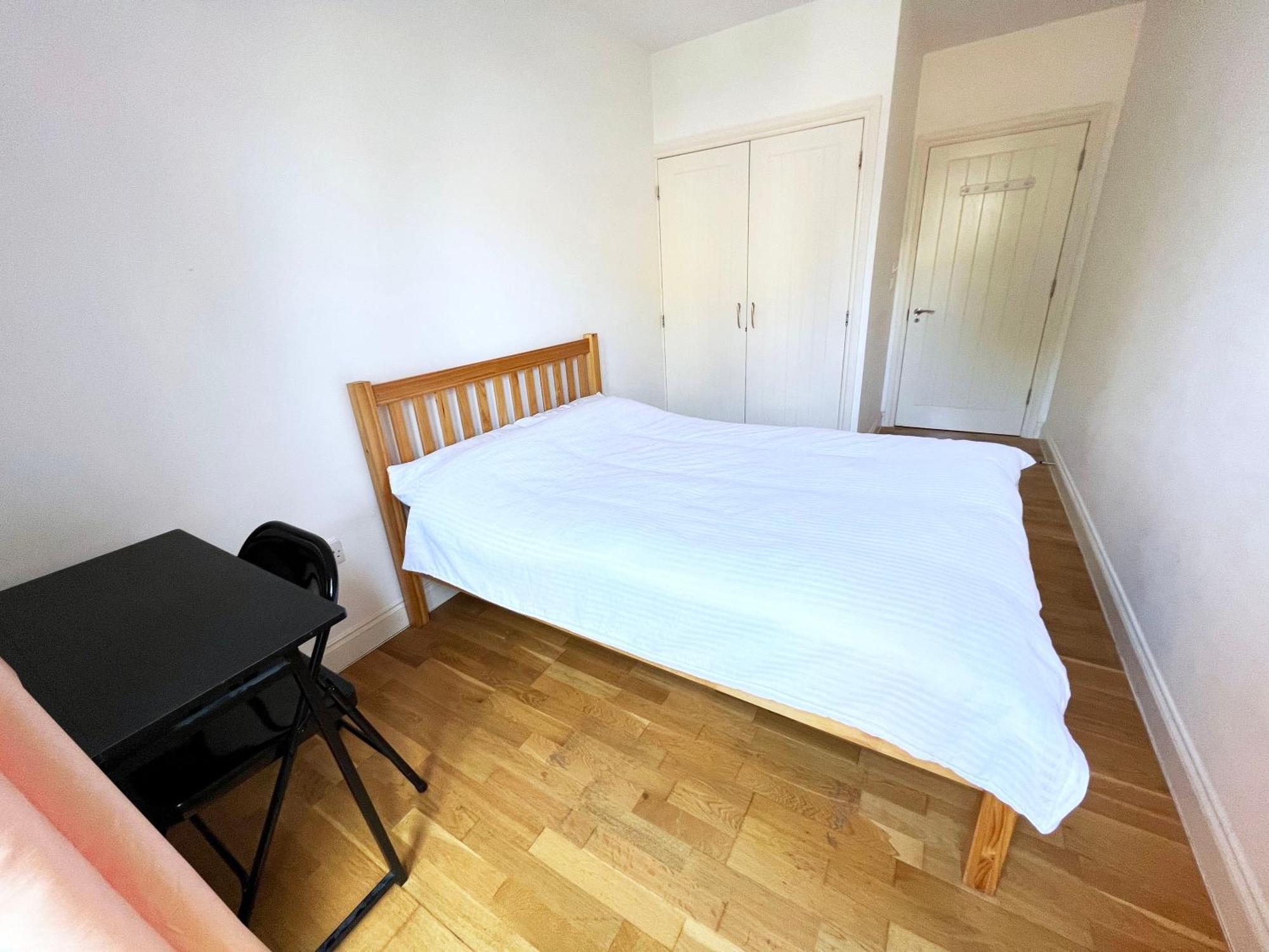 Bedroom 1, Queens Road Privatunterkunft London