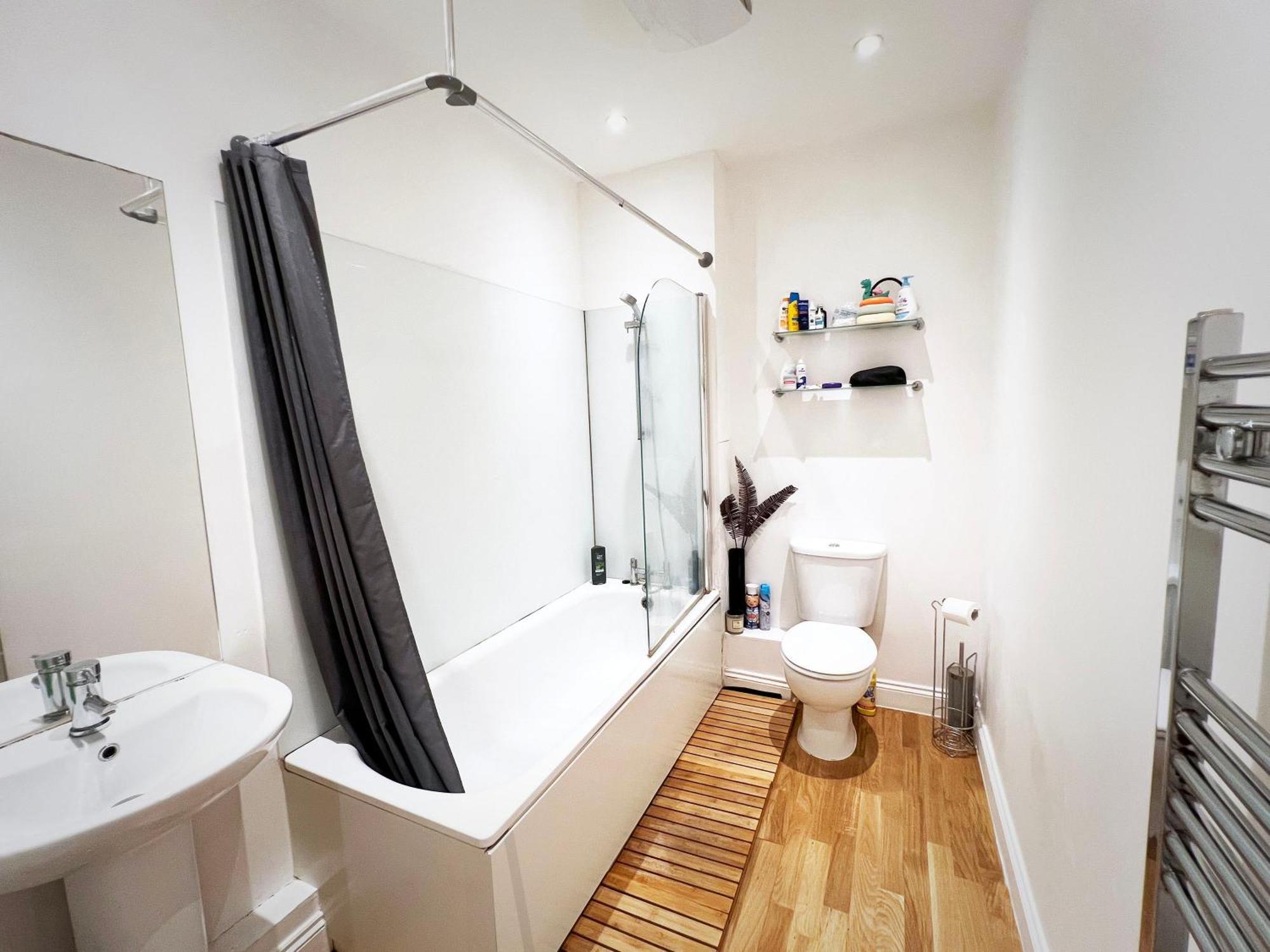 Bedroom 1, Queens Road Privatunterkunft London