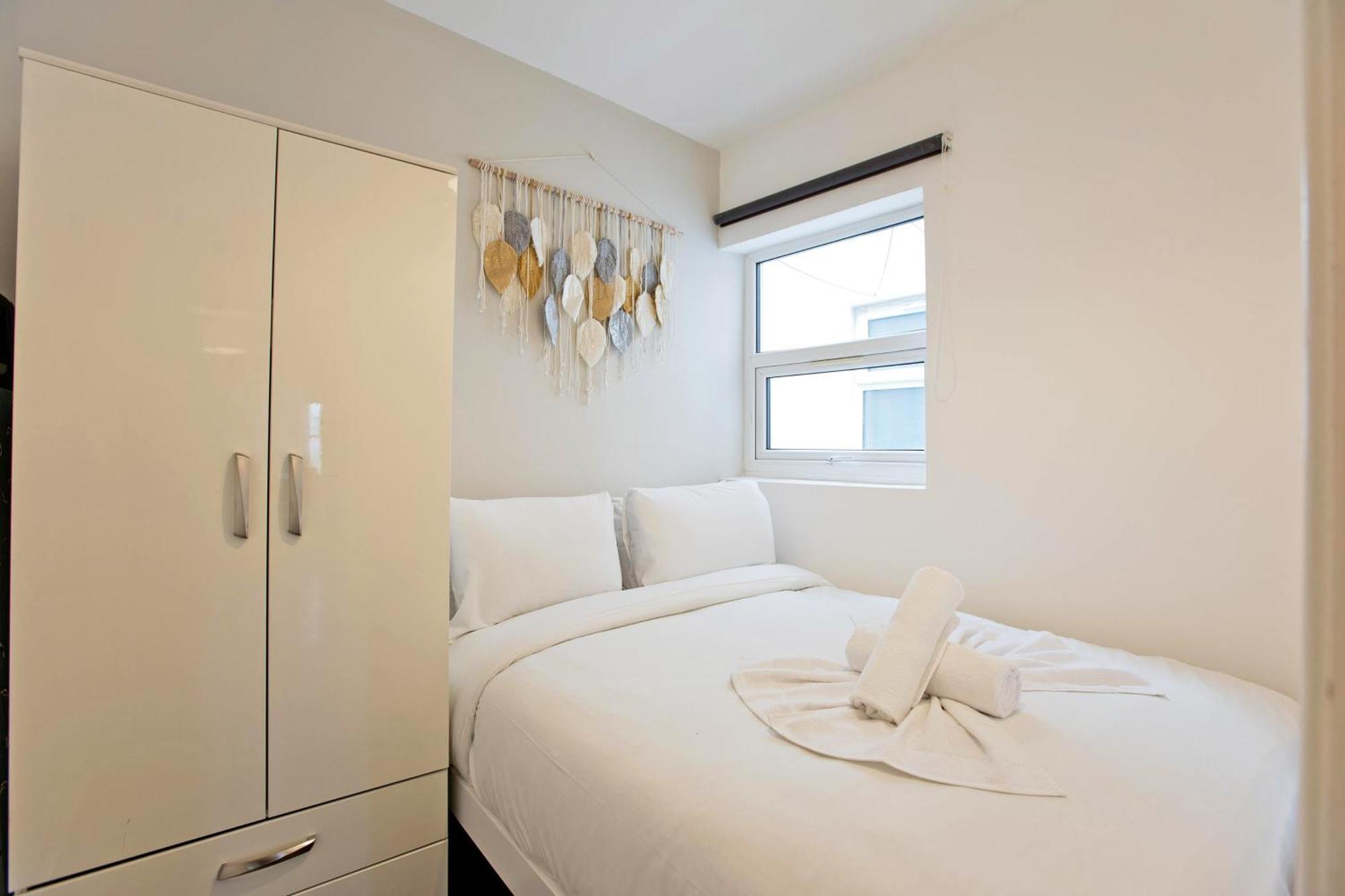 Imperial Corner House-whitechapel Apartment