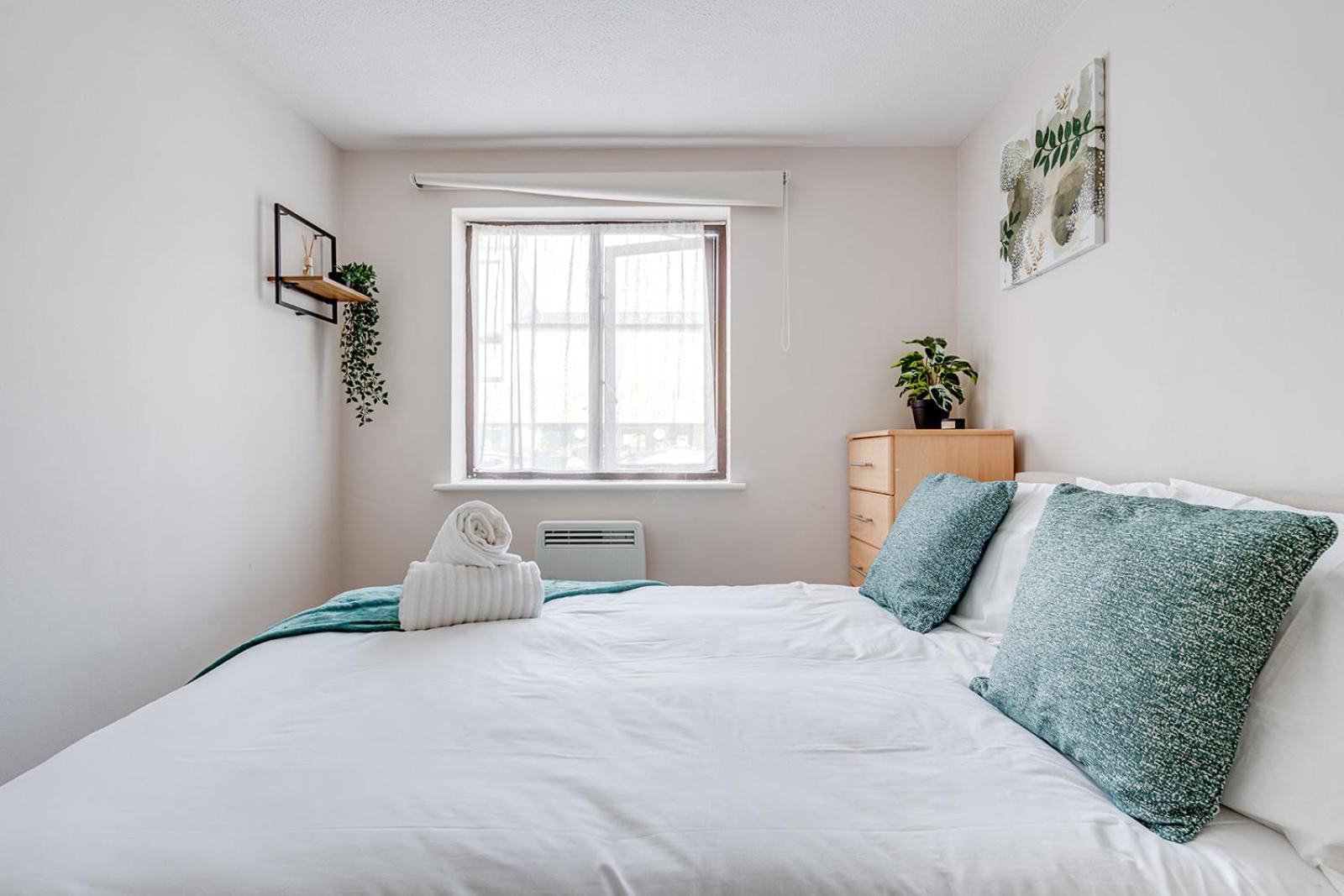 Perfect In Canada Water With Parking * London