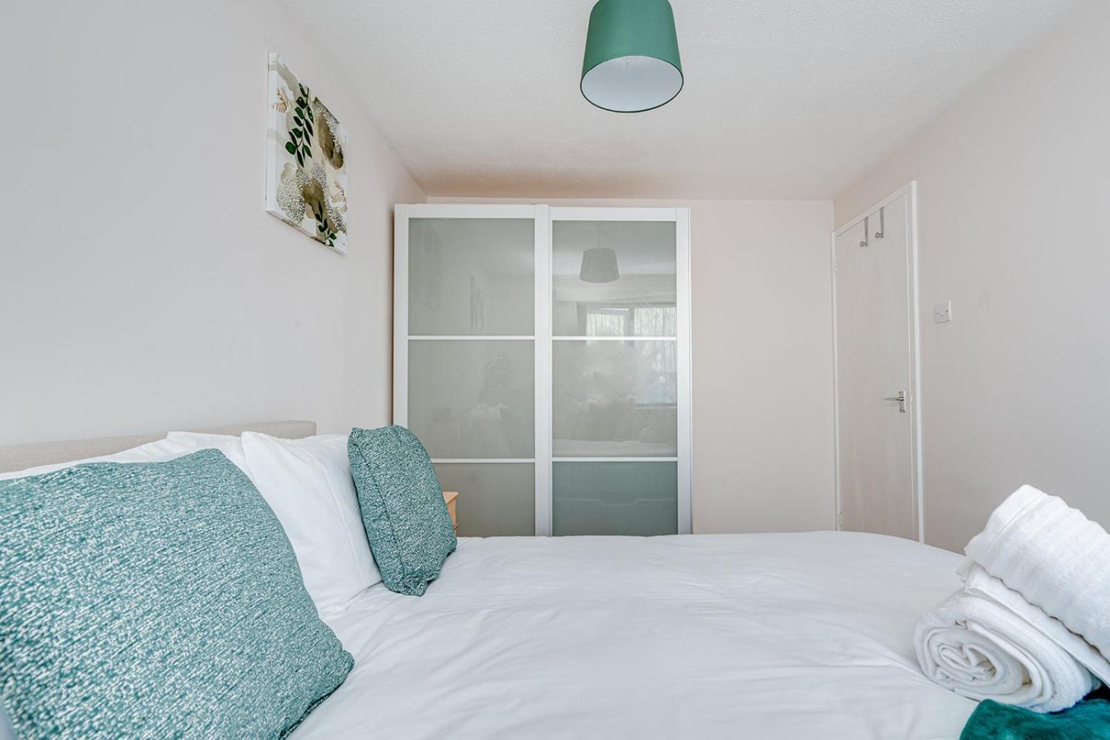Perfect In Canada Water With Parking Apartment London