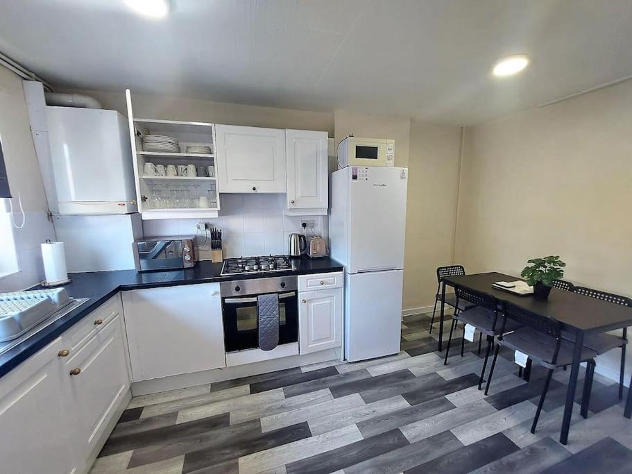 Zone 2, Spacious 3 Bedroom House Holiday home