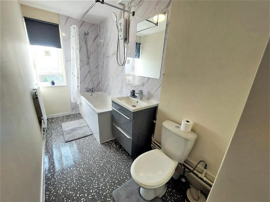 Zone 2, Spacious 3 Bedroom House Holiday home