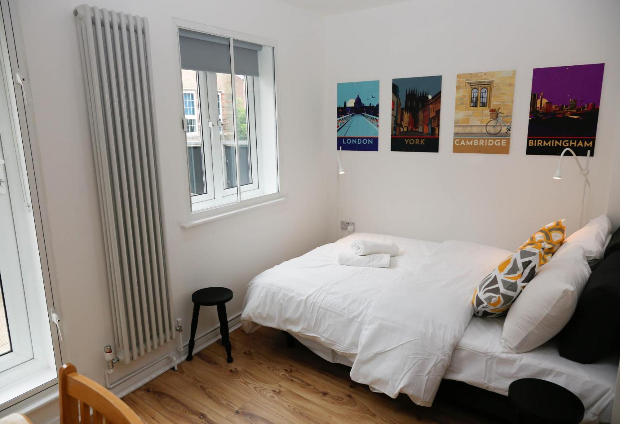 Appartement New Luxury In Next To Shops, Cafes, Bars & Metro Londen