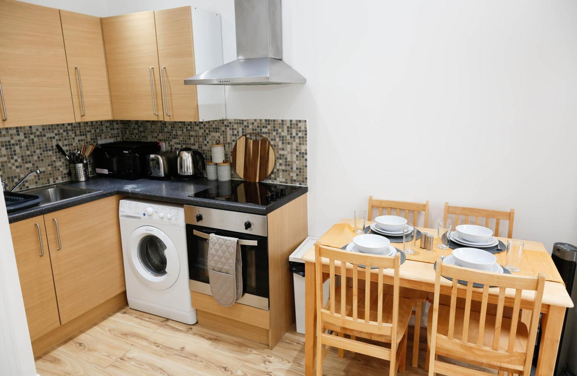 New Luxury In Next To Shops, Cafes, Bars & Metro * Londen