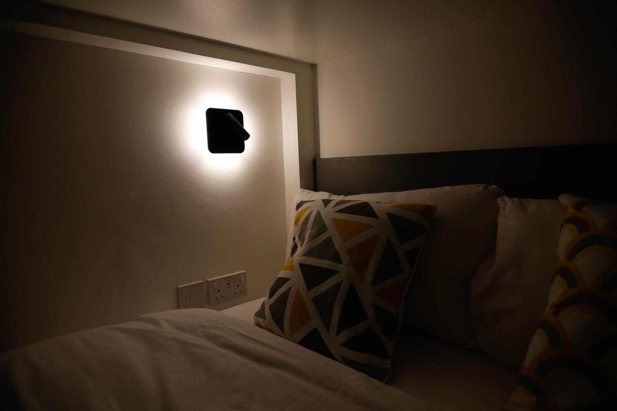 New Luxury In Next To Shops, Cafes, Bars & Metro Appartement Londen