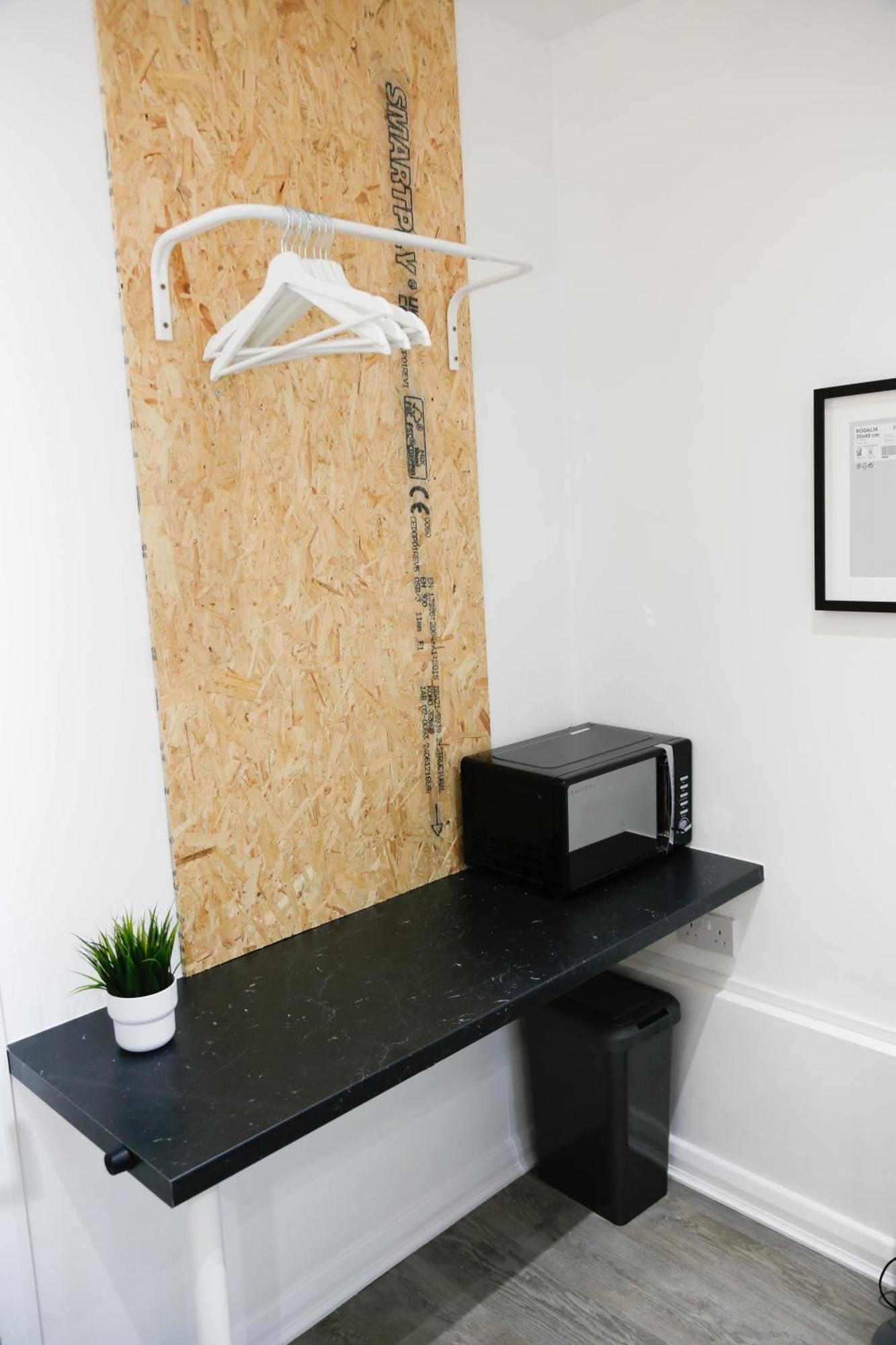 New Luxury In Next To Shops, Cafes, Bars & Metro Appartement