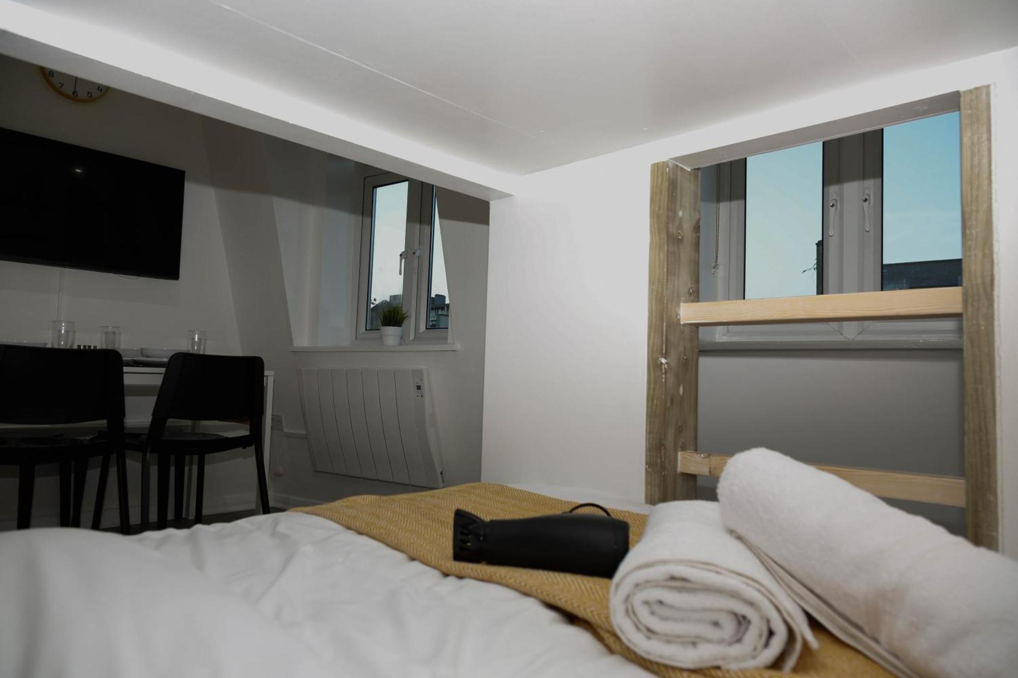 New Luxury In Next To Shops, Cafes, Bars & Metro Appartement Londen