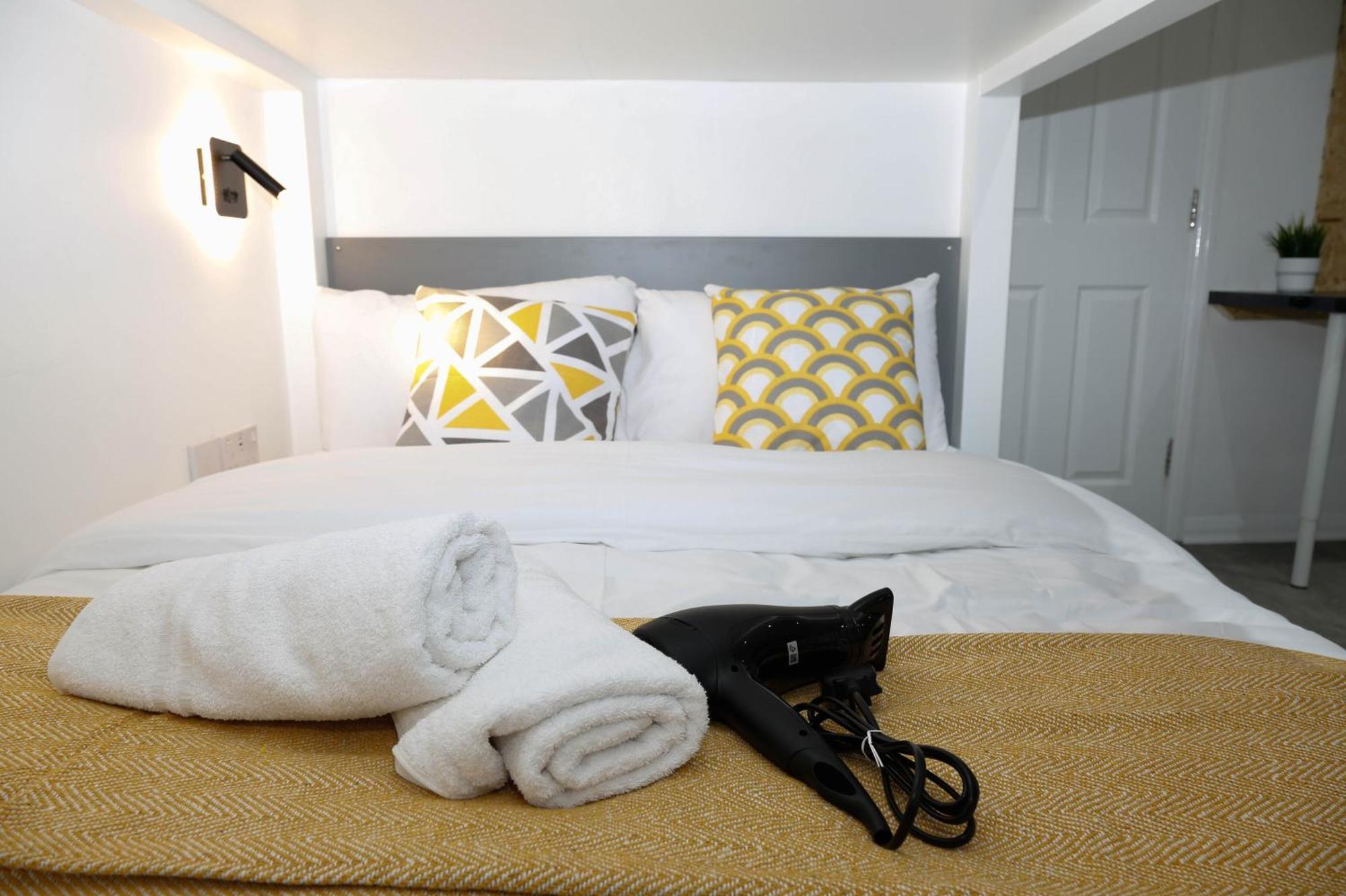 New Luxury In Next To Shops, Cafes, Bars & Metro Appartement Londen