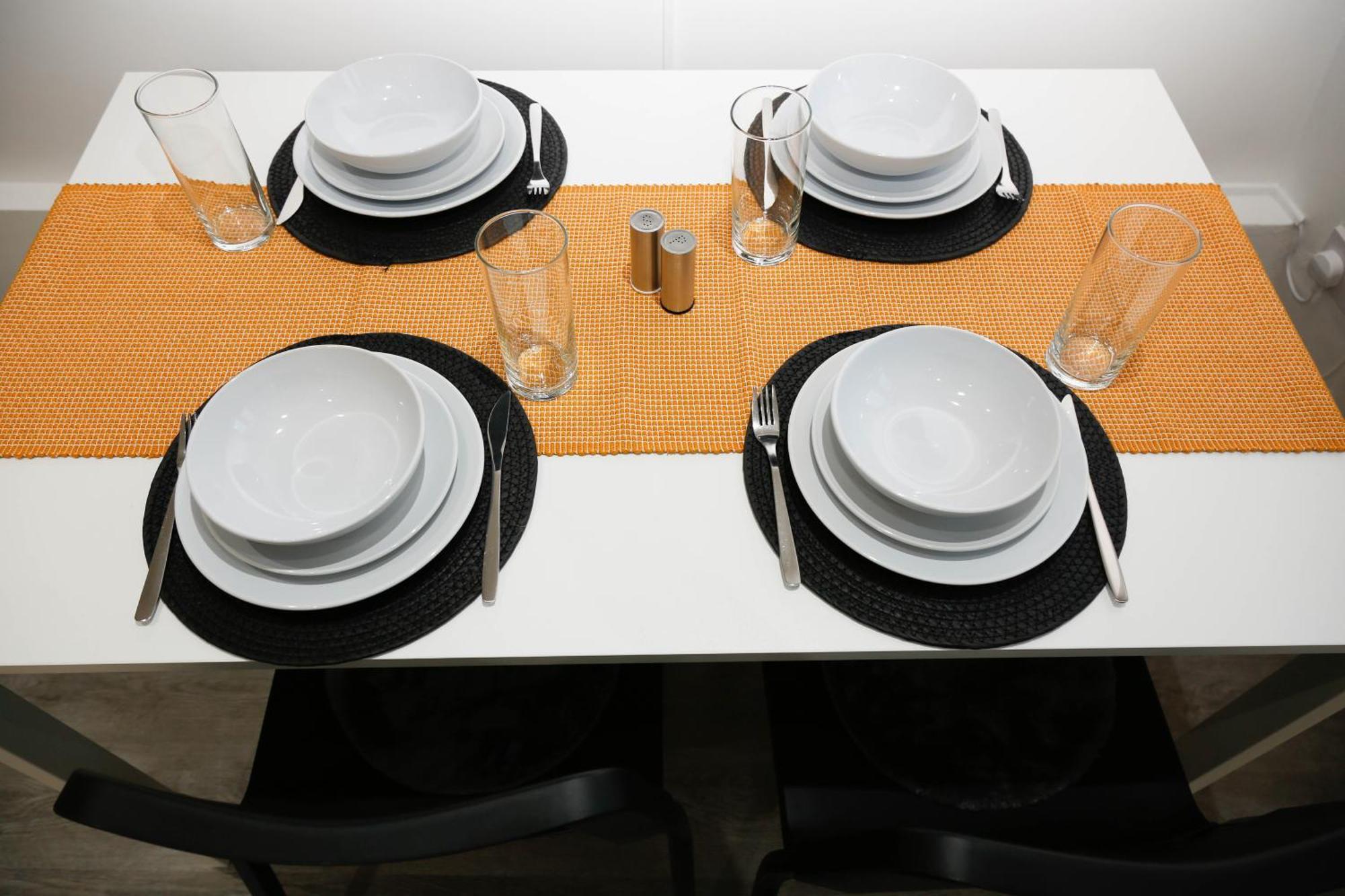 New Luxury In Next To Shops, Cafes, Bars & Metro Appartement