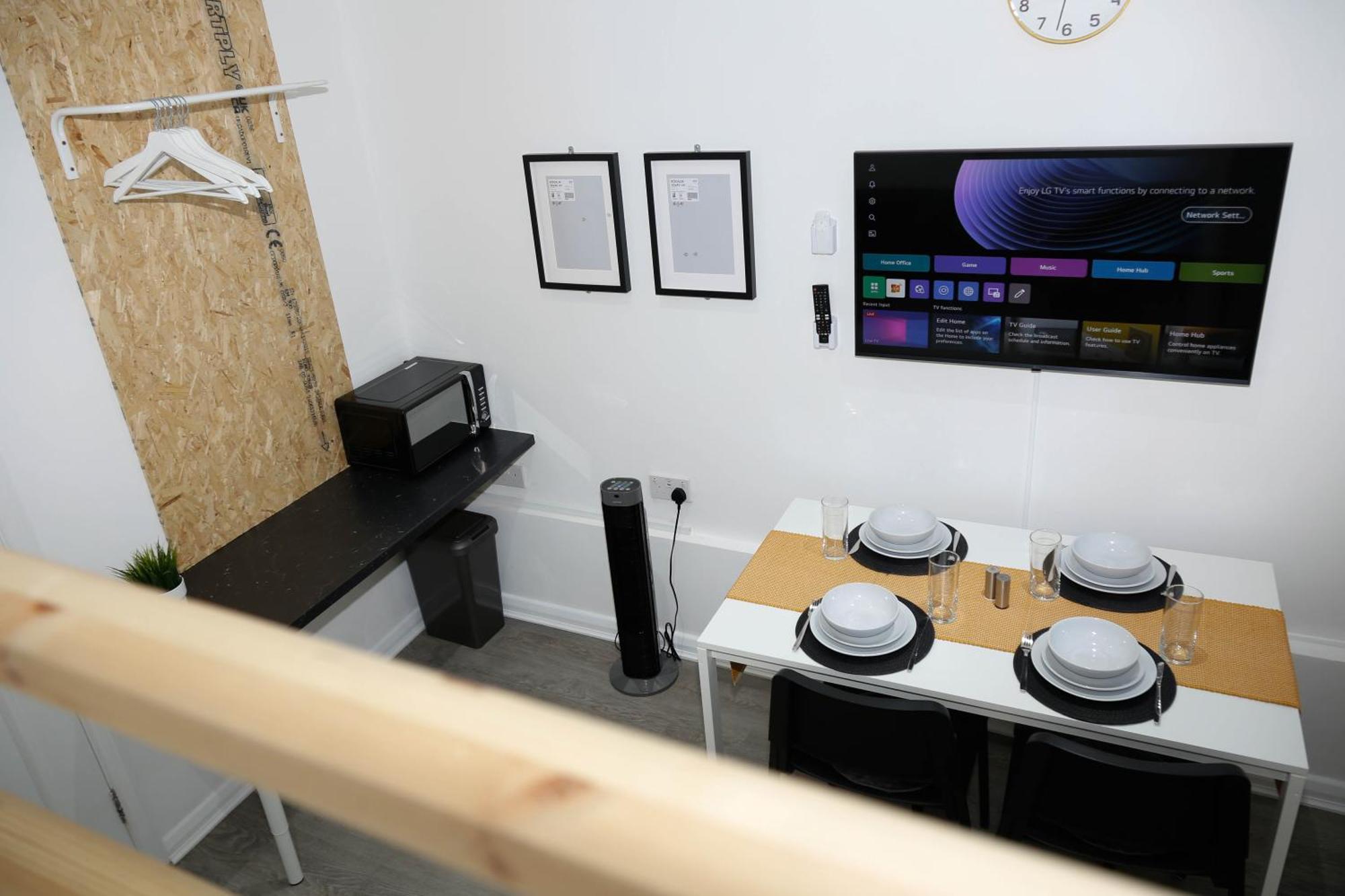 Appartement New Luxury In Next To Shops, Cafes, Bars & Metro Londen