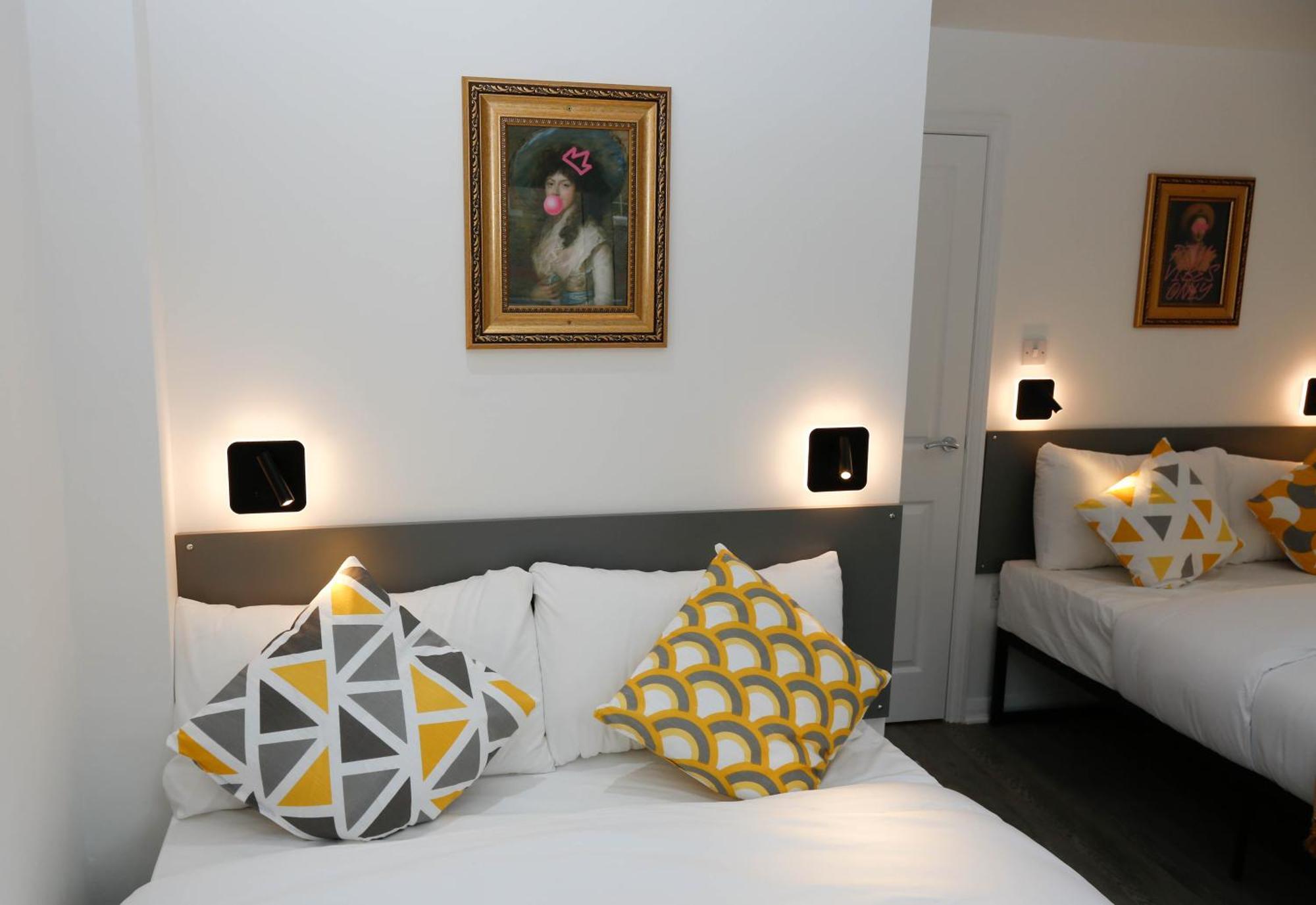 New Luxury In Next To Shops, Cafes, Bars & Metro * Londen