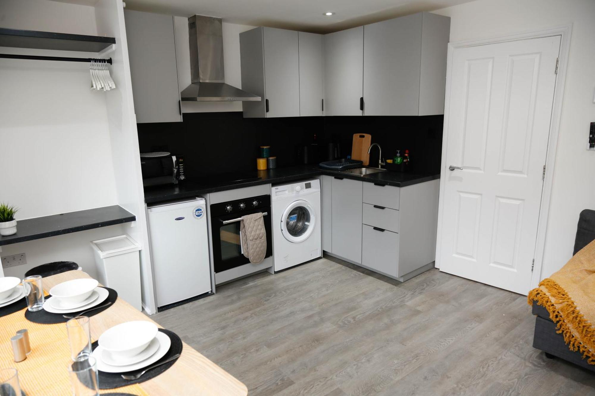 New Luxury In Next To Shops, Cafes, Bars & Metro Appartement *