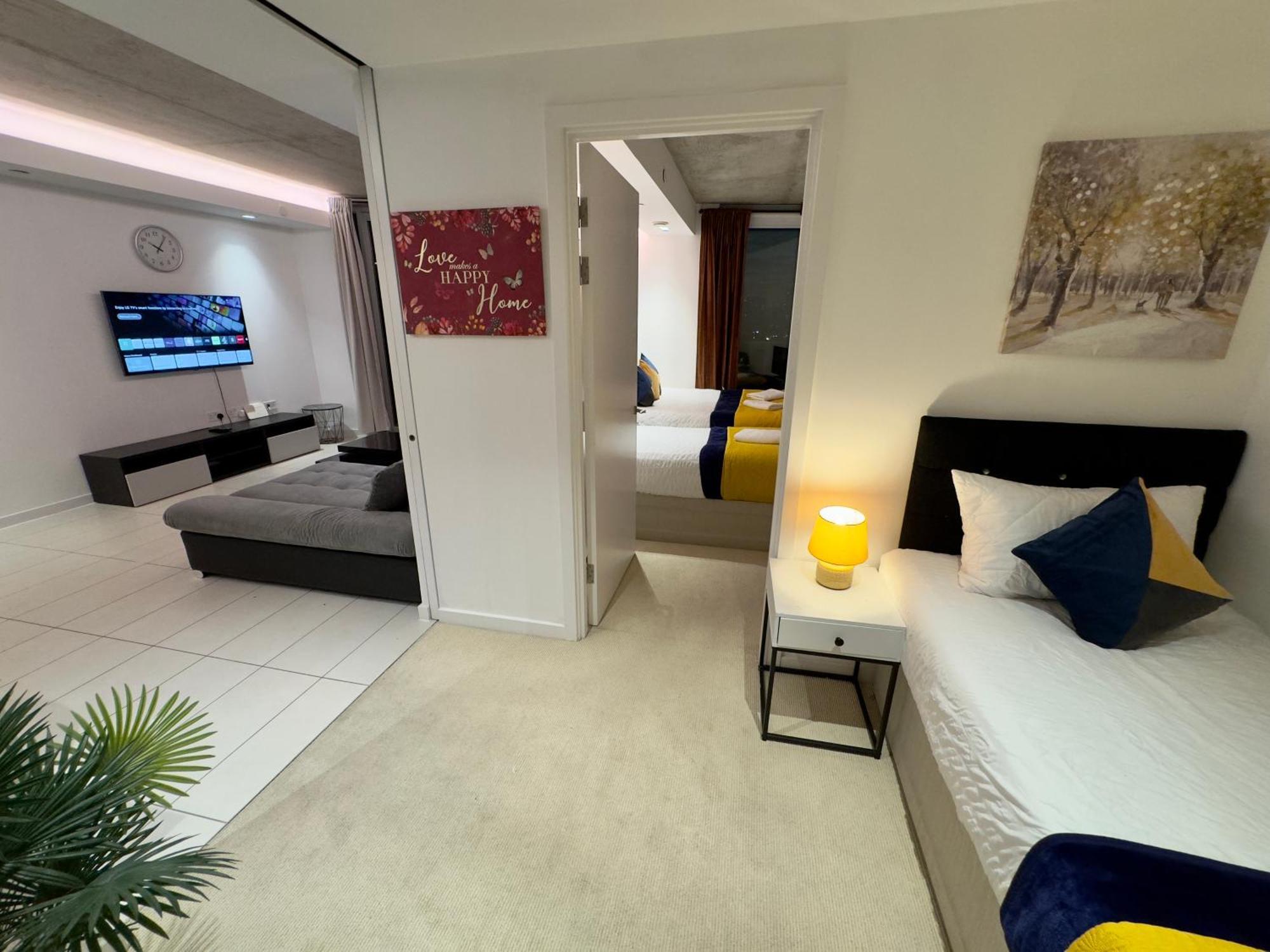 Apartment Excel Cosy With Balcony & River View Close To O2 Arena, Cable Car, City Hall