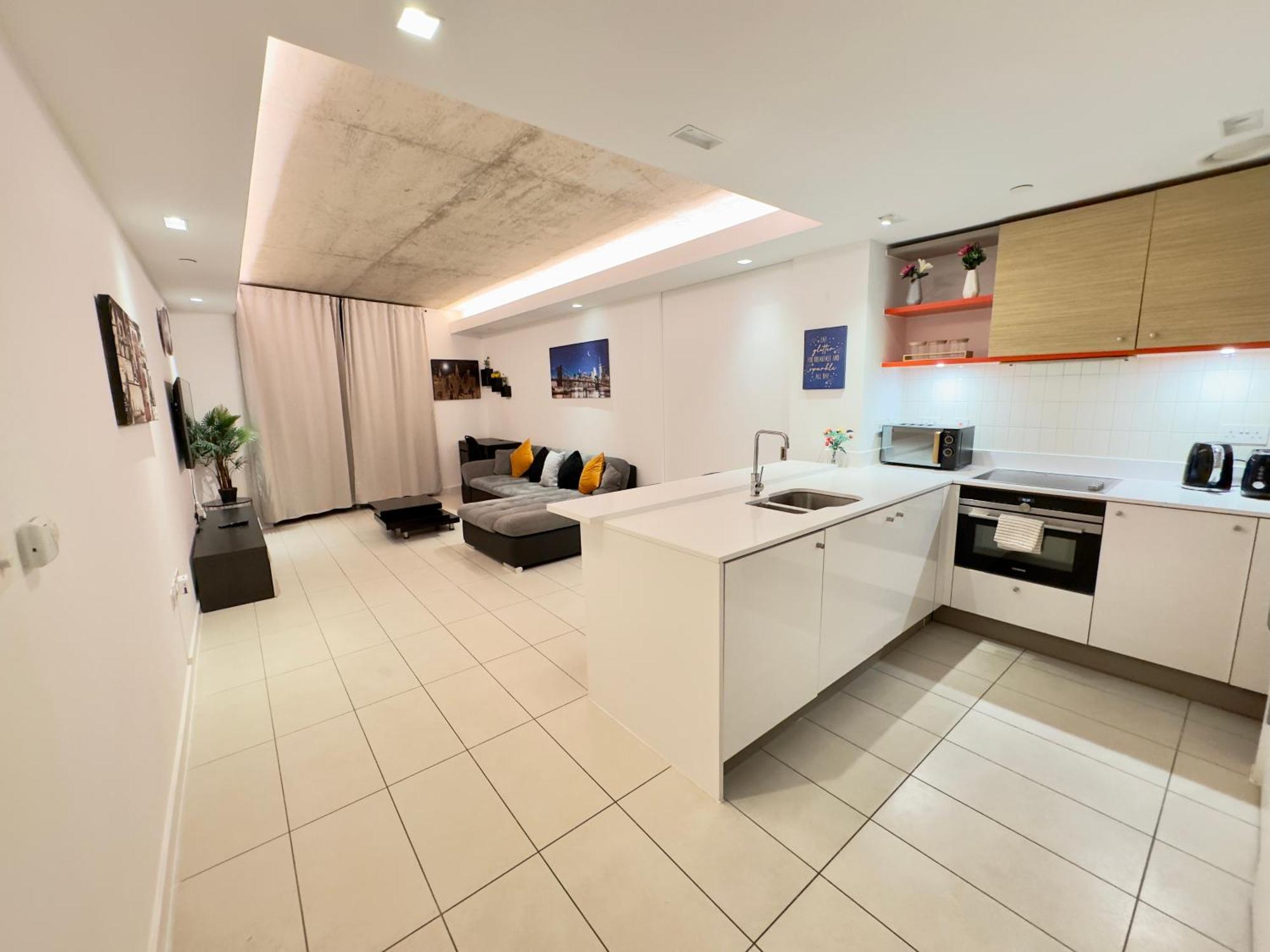 Apartment Excel Cosy With Balcony & River View Close To O2 Arena, Cable Car, City Hall