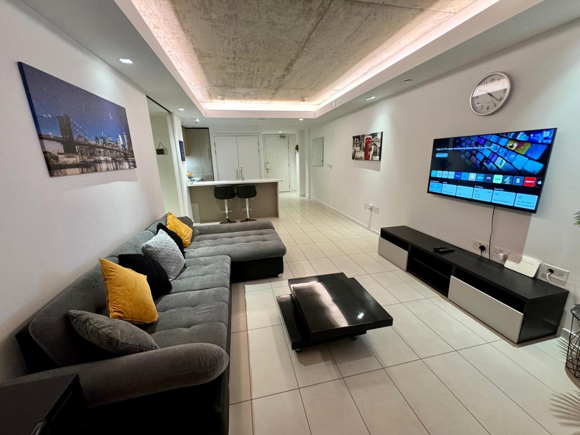 Excel Cosy With Balcony & River View Close To O2 Arena, Cable Car, City Hall Apartment