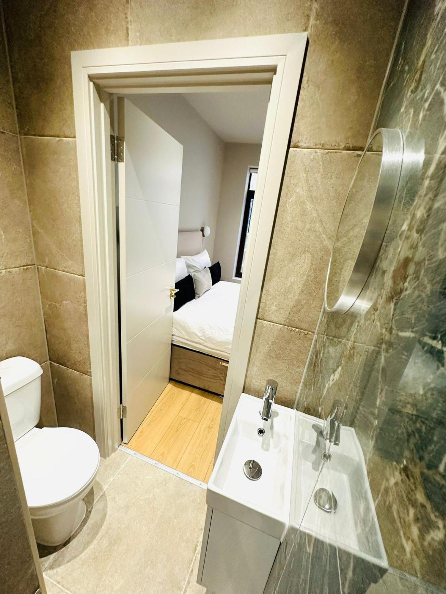 Ensuite Ii Great Location Close To Eye Guest house *