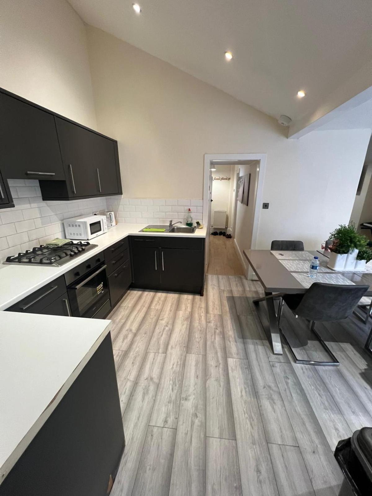 The Big 3 Bedroom House 2 Bathrooms * Londres
