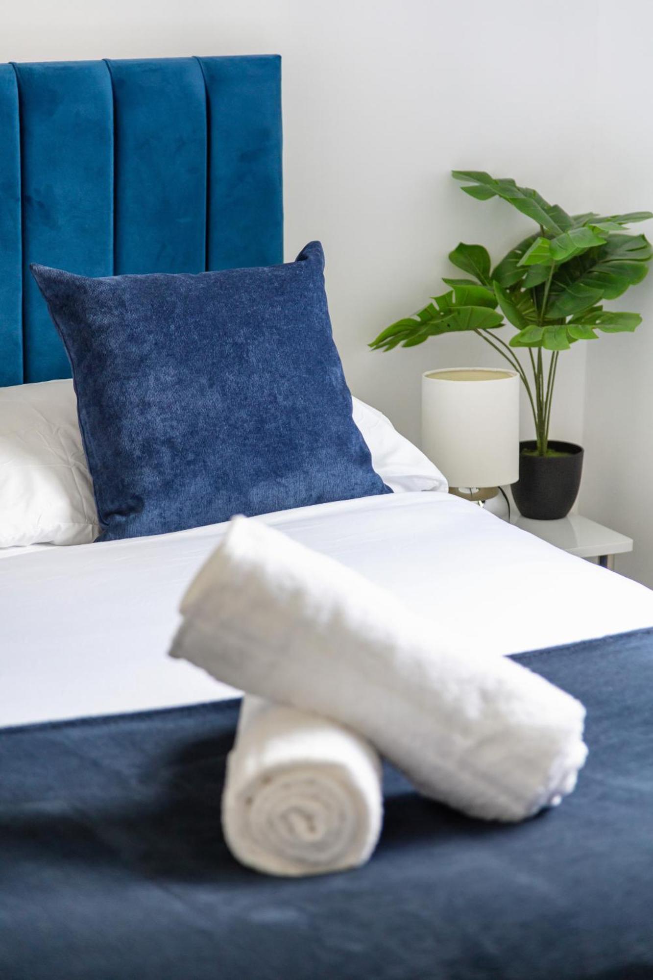 Holiday home Gem - 2 Bed House, 6 Mins From Liverpool Street, Shops & Restaurants London