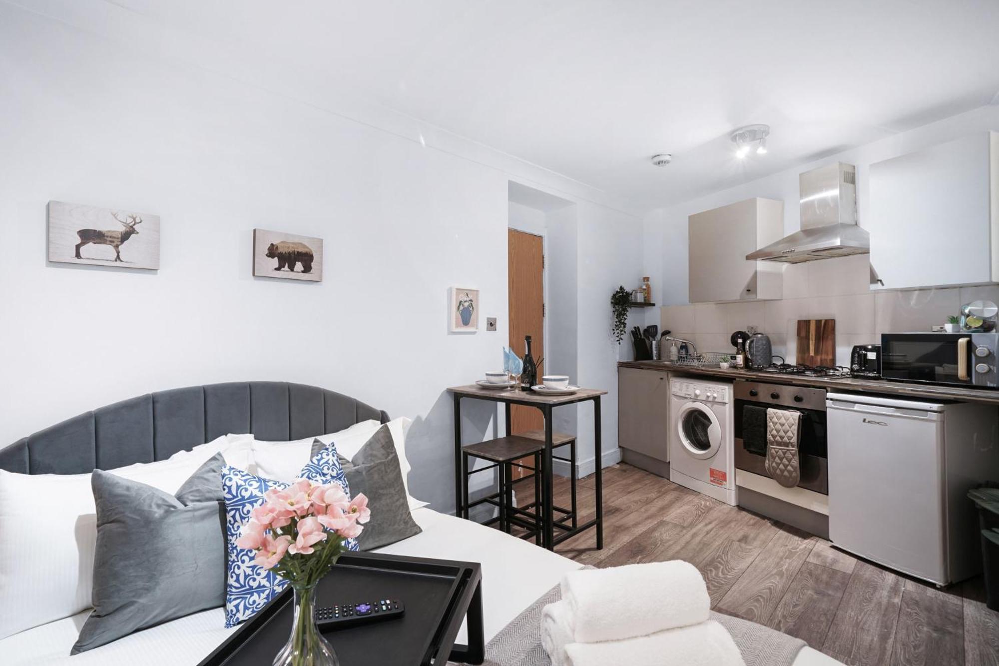 Livestay Affordable One Bedroom & Studio In India Docks E14 Londen