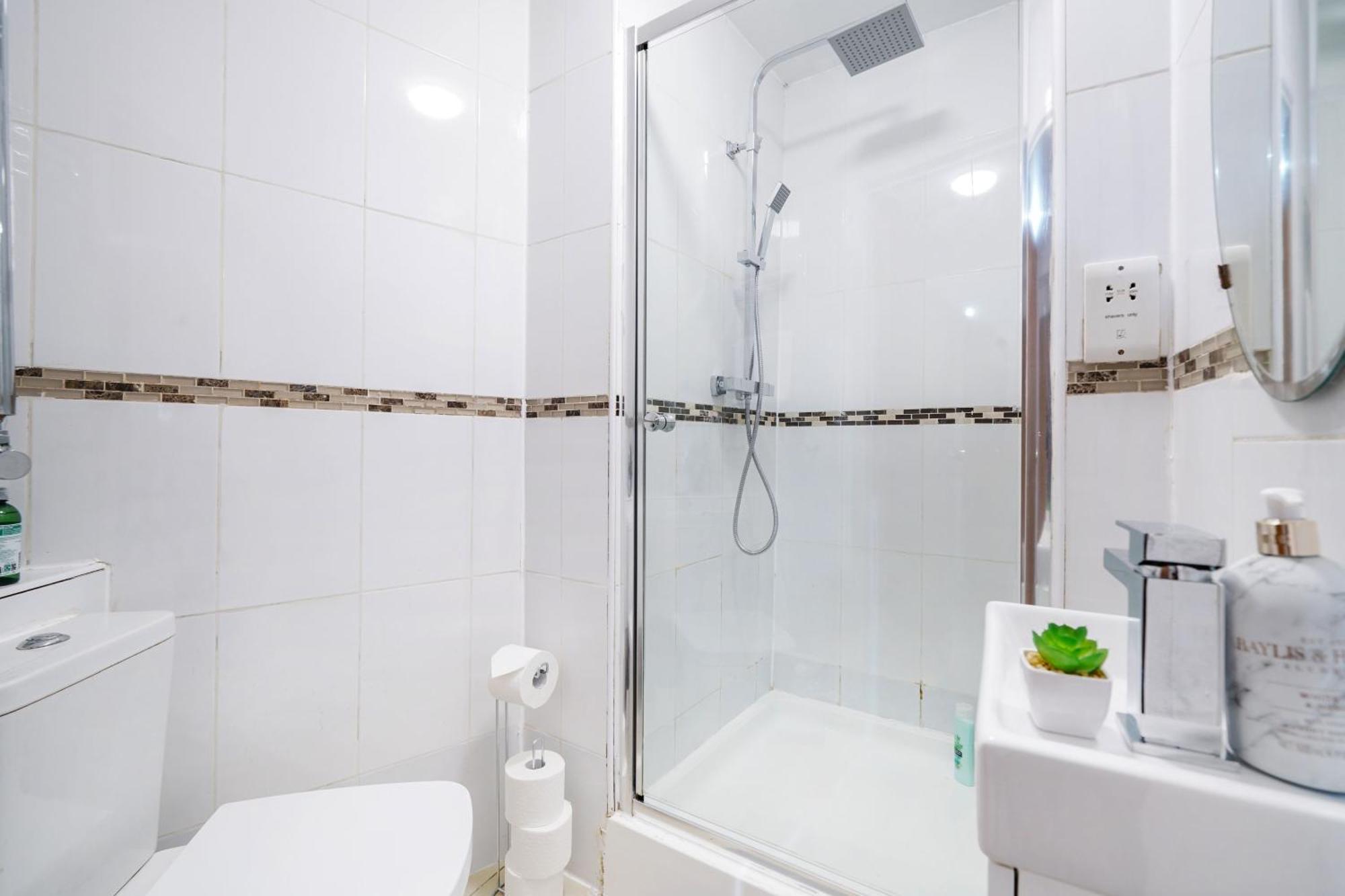 Livestay Affordable One Bedroom & Studio In India Docks E14 * Londen