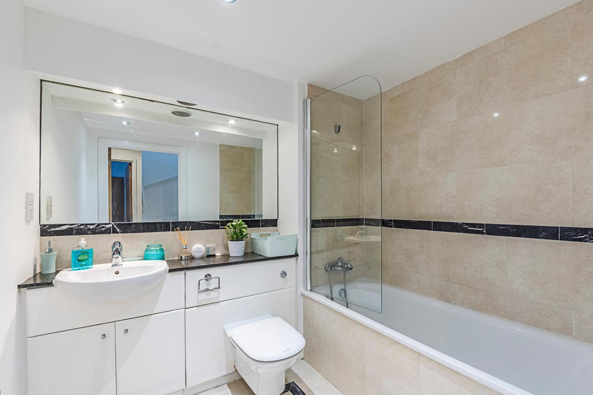 Heads On Bed- Excel Royal Victoria Dock O2 Apartamento *