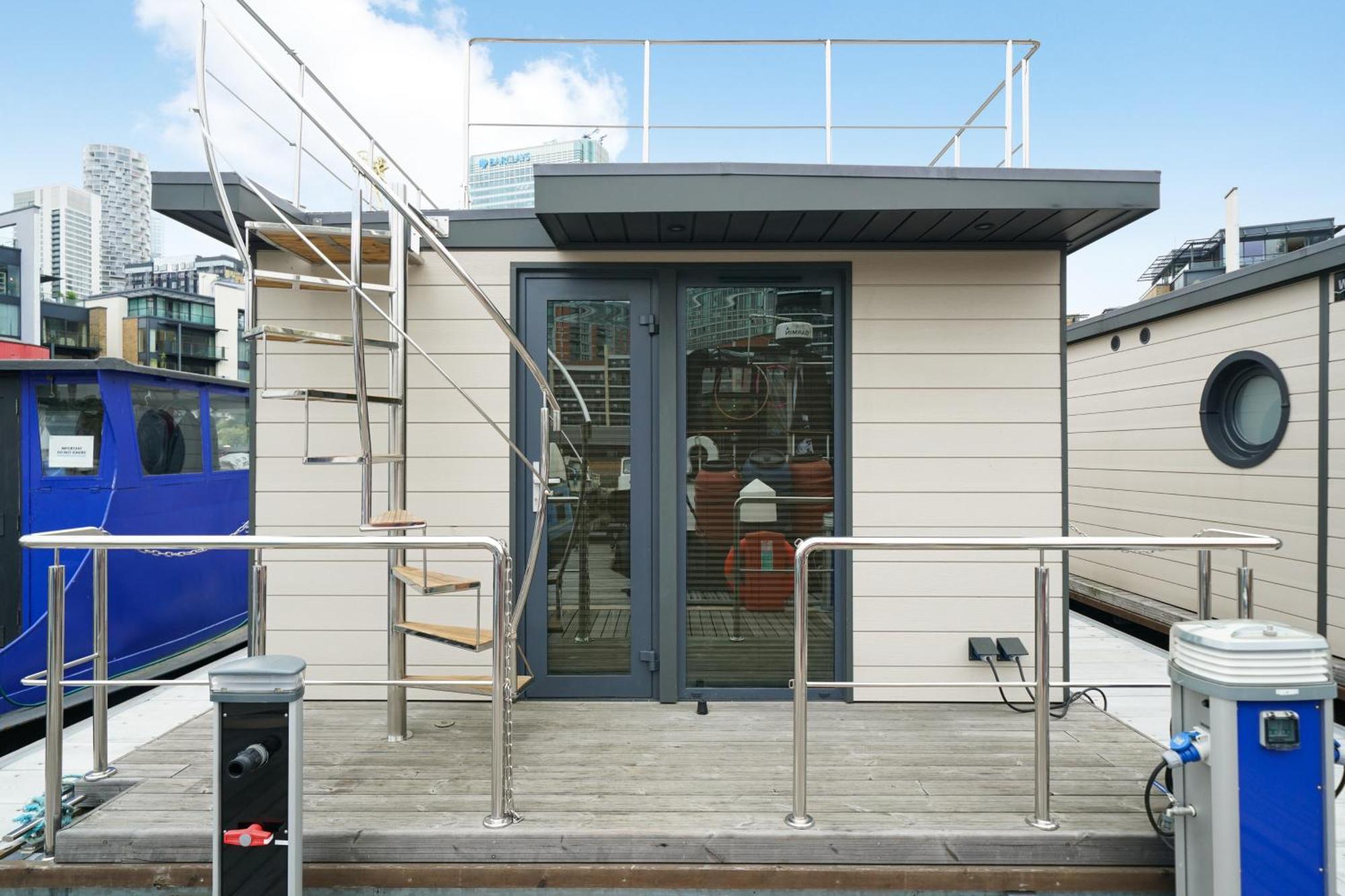 Botel Water In - Roof Terrace London
