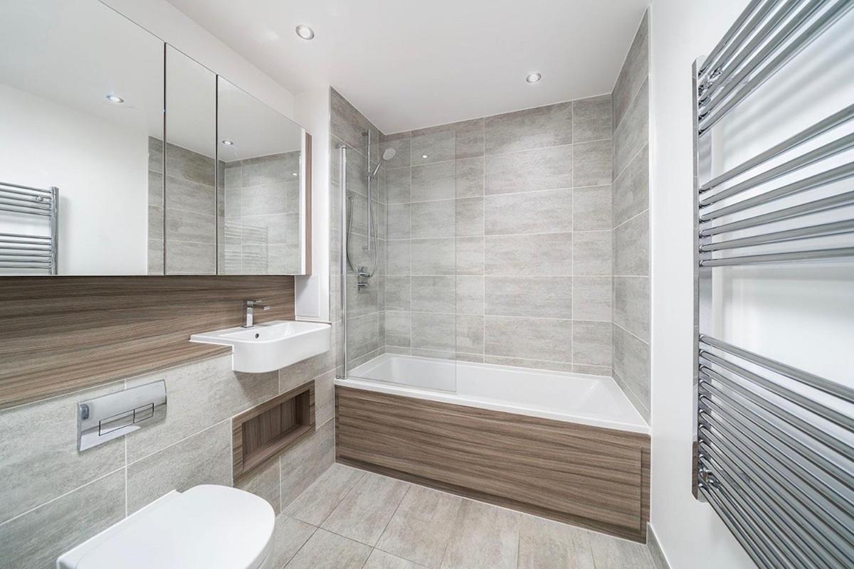 Apartment Deluxe Double Bed In Shared Near Canary Wharf, Airport & O2 Arena With Thames View London