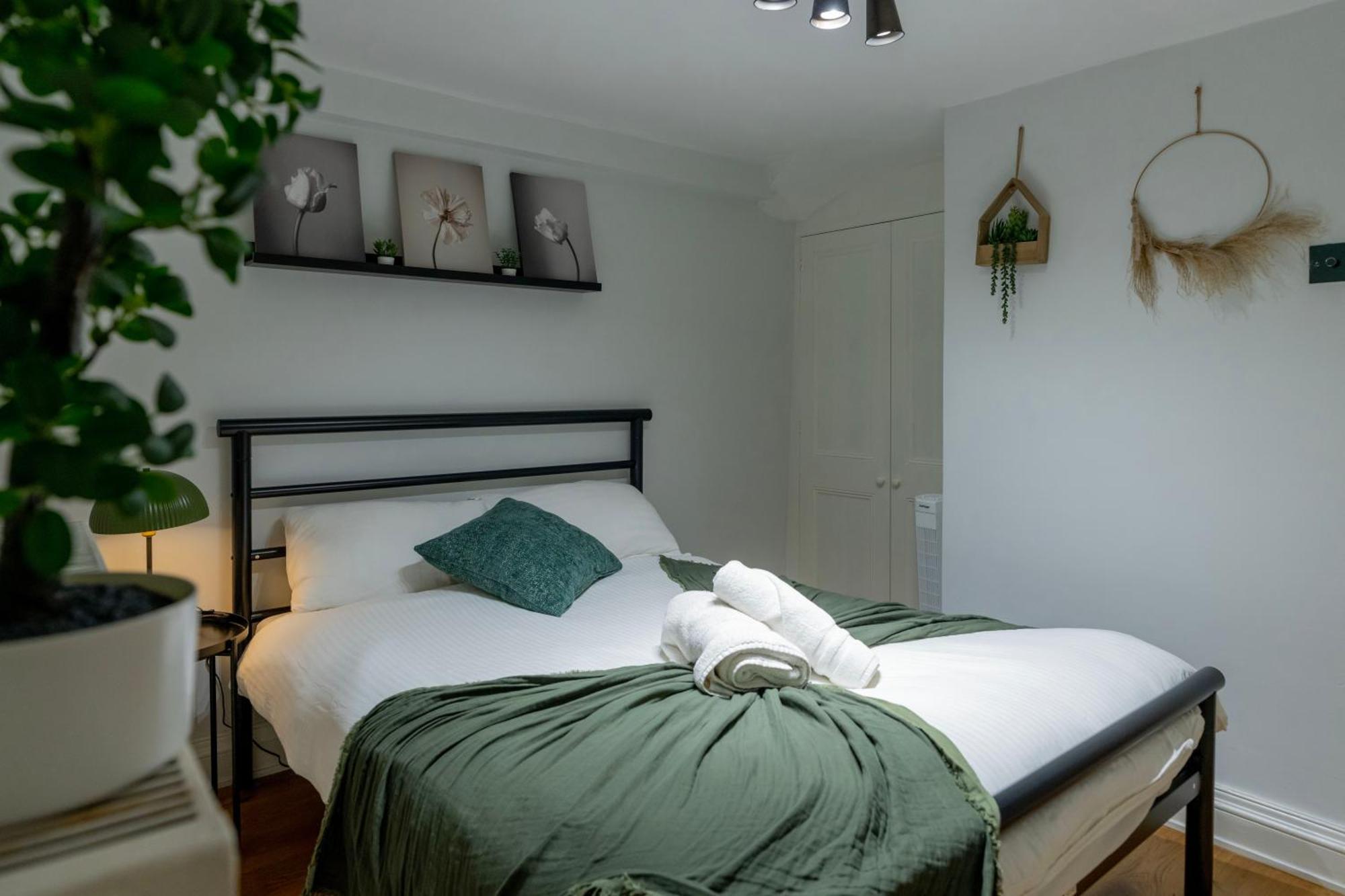 Gorgeous 2bed House In New Road Londen