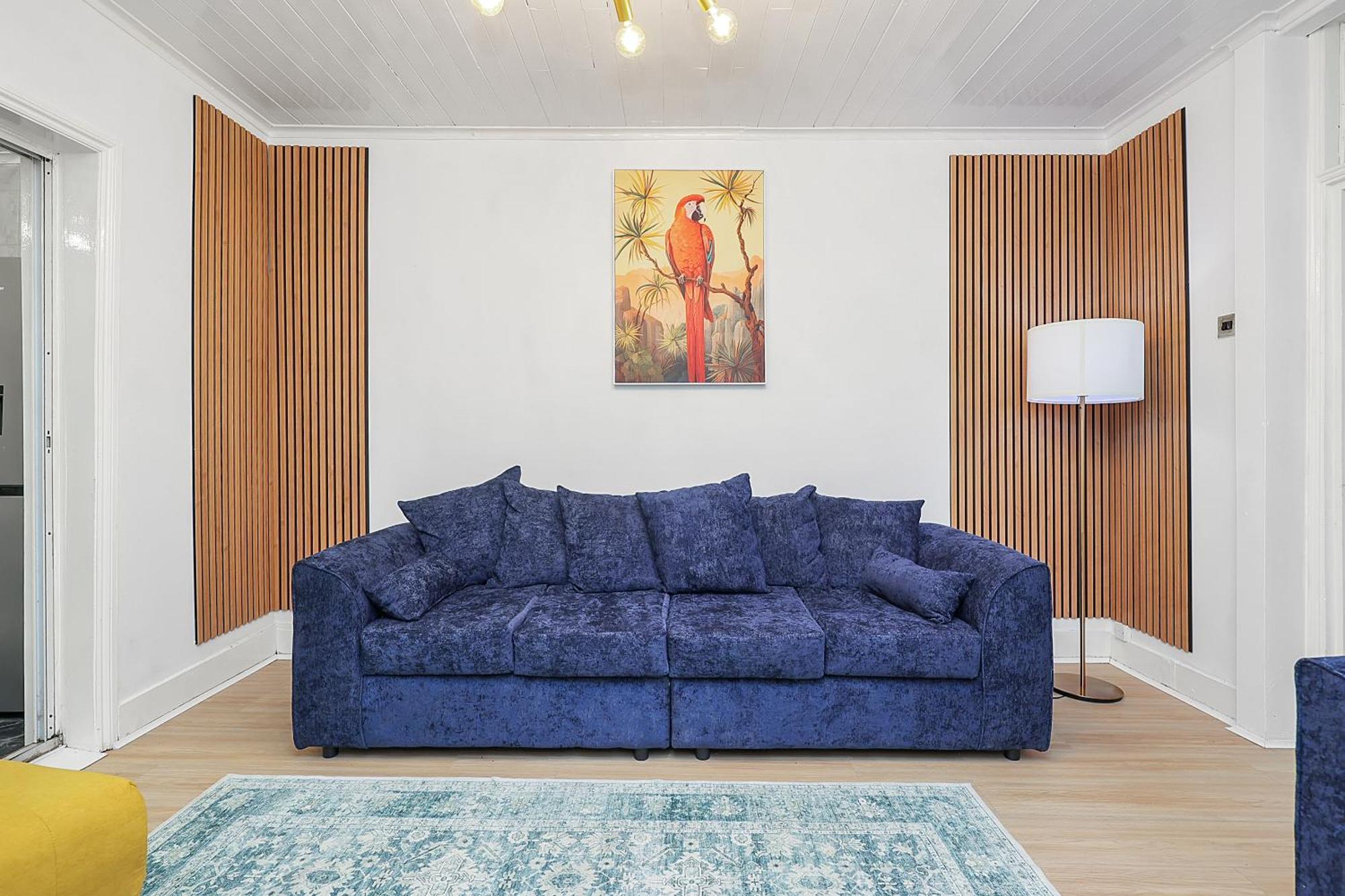 The Panel By Harlington Apartment