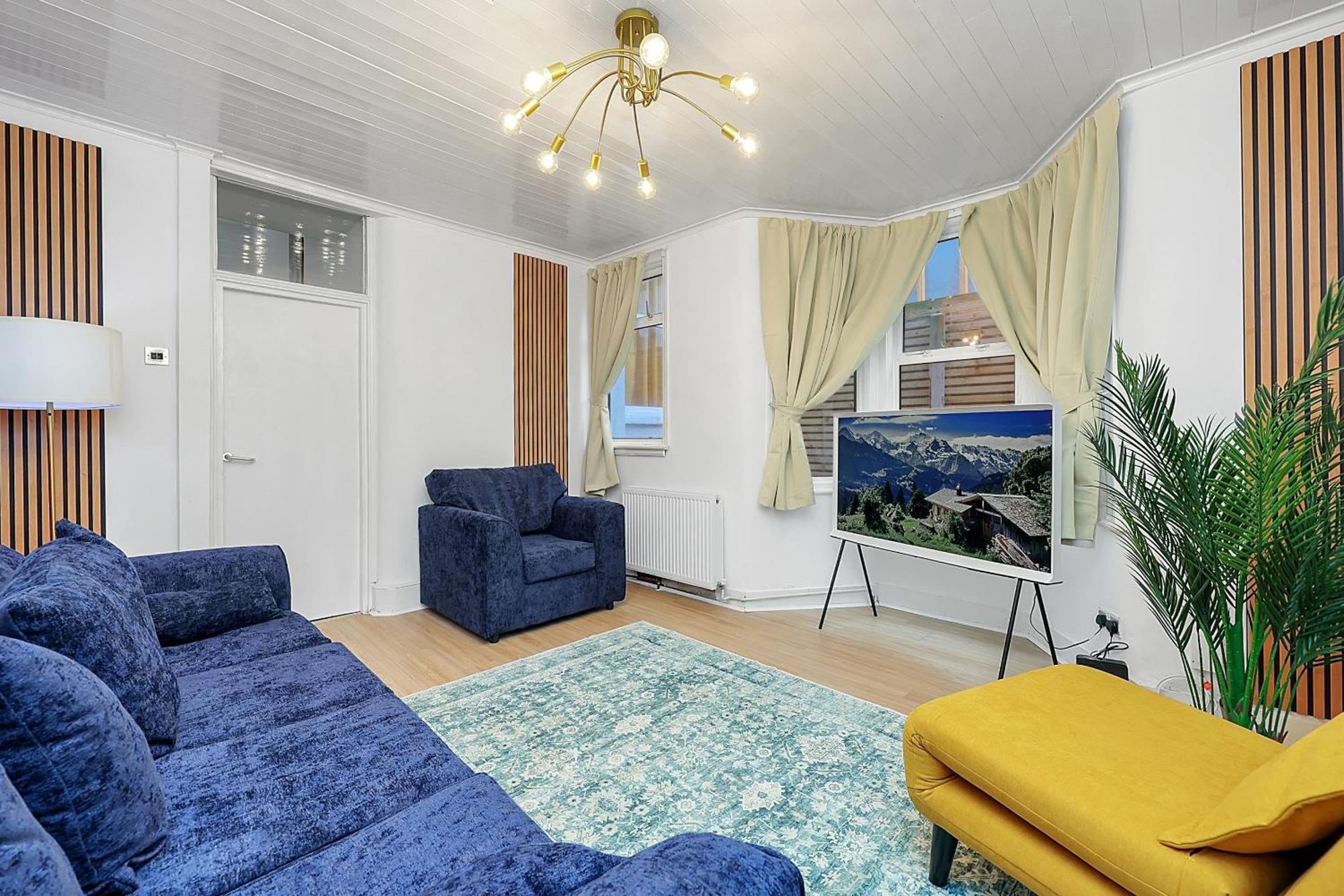 The Panel By Harlington Apartment *