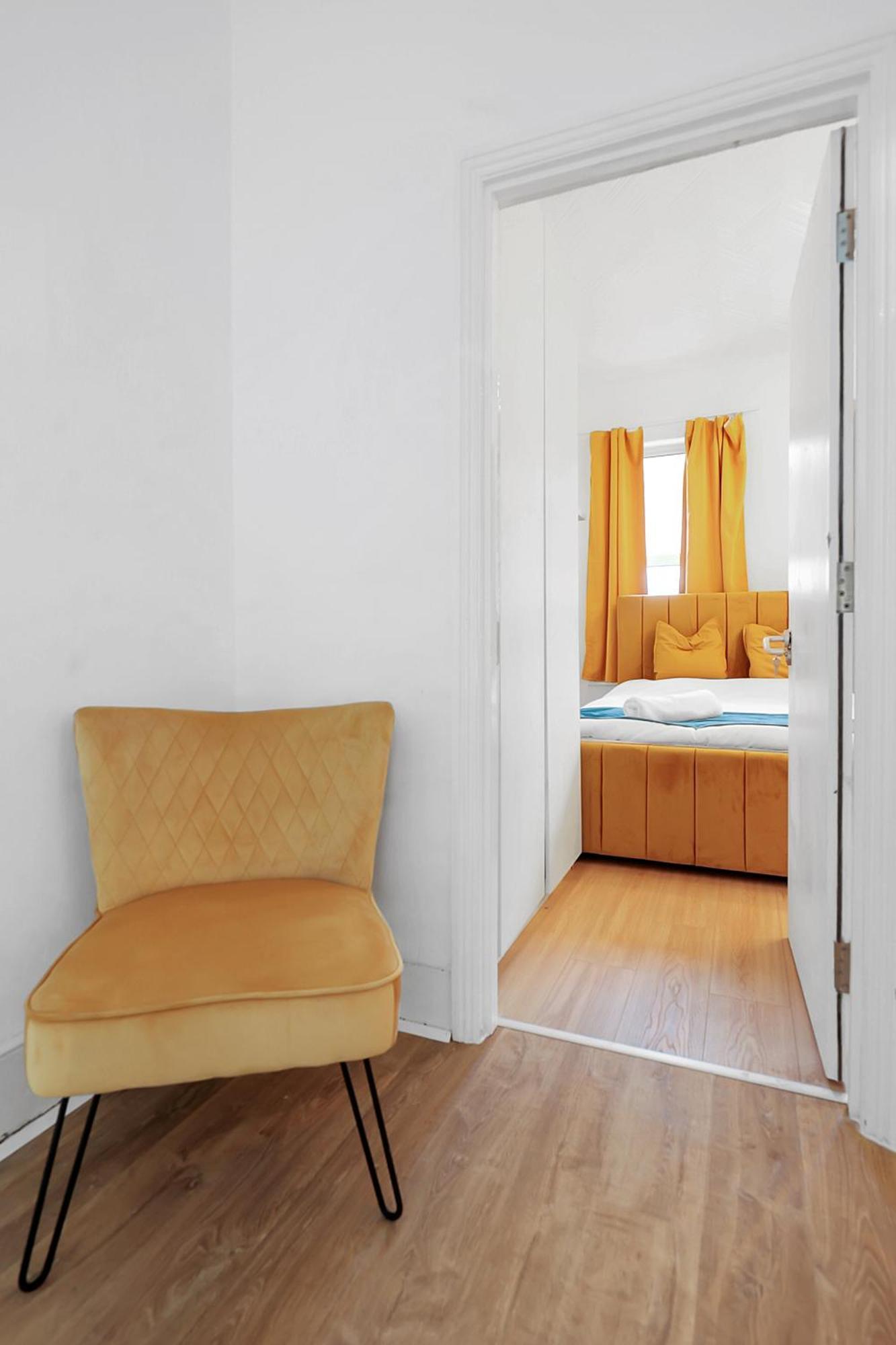 The Panel By Harlington Apartment *