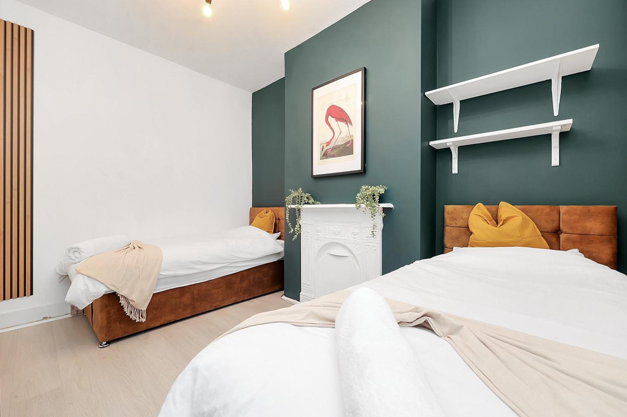 The Panel By Harlington Apartment