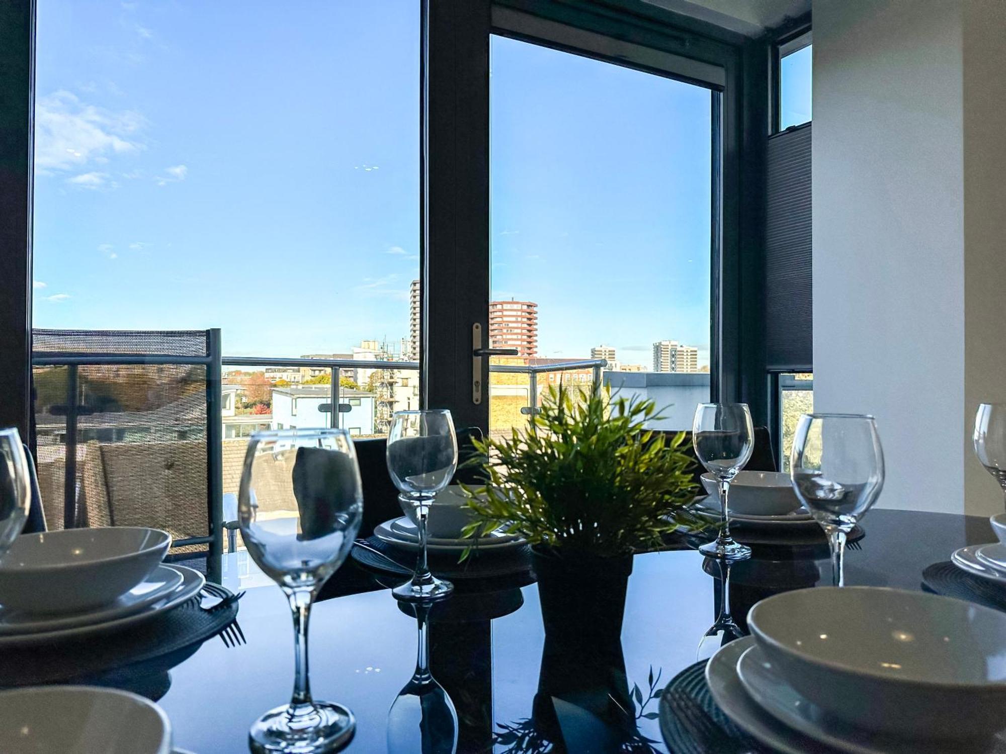 Contemporary With Private Terraces In Shoreditch, Hoxton, Islington London