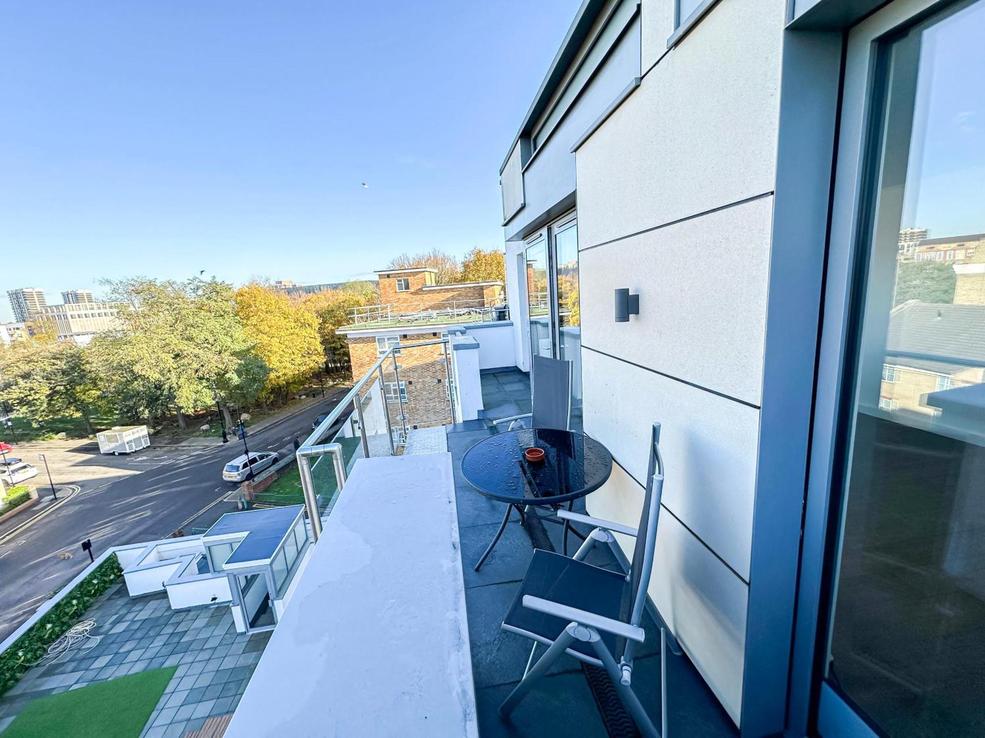 Contemporary With Private Terraces In Shoreditch, Hoxton, Islington Apartment *