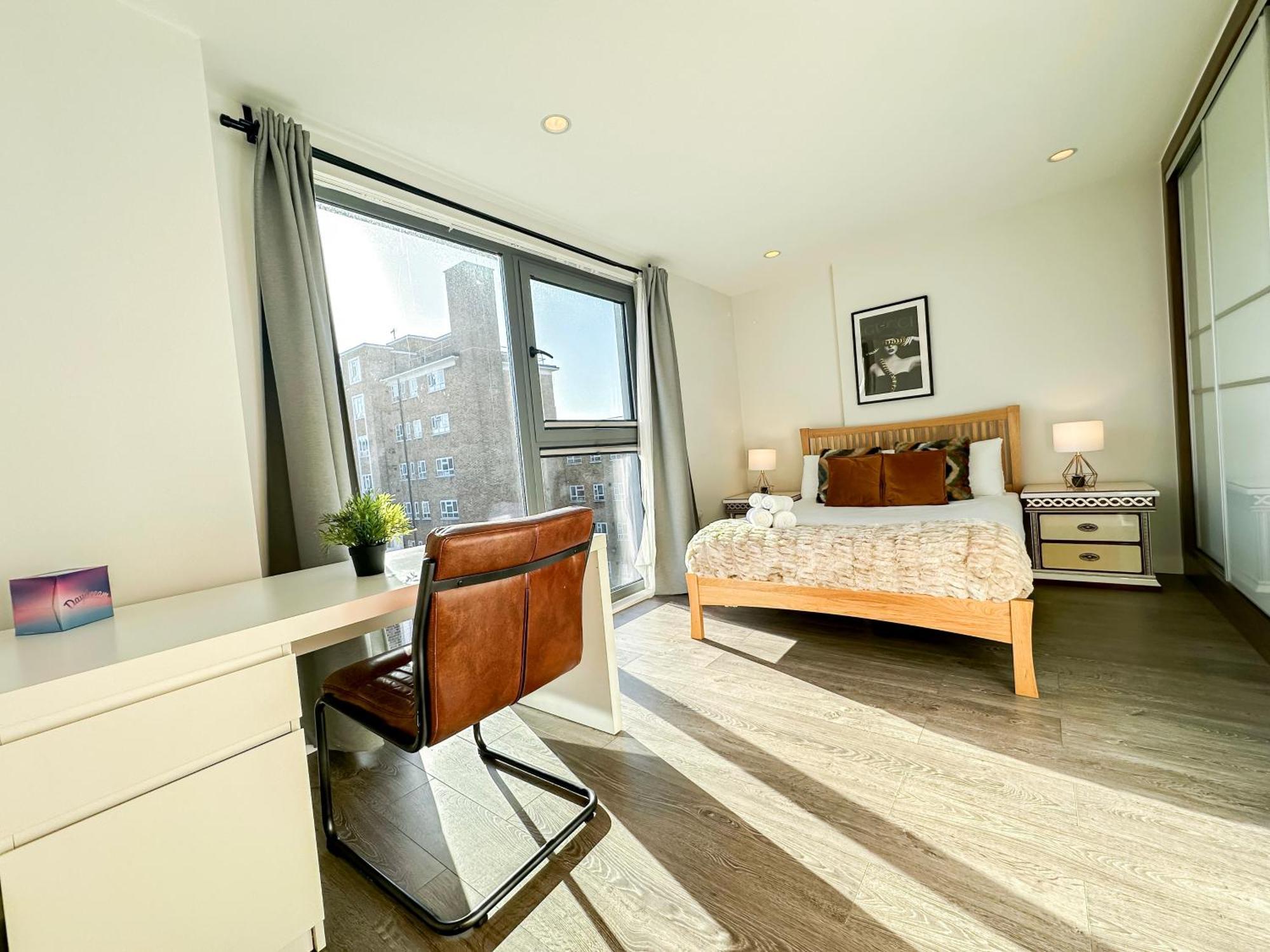 Contemporary With Private Terraces In Shoreditch, Hoxton, Islington London