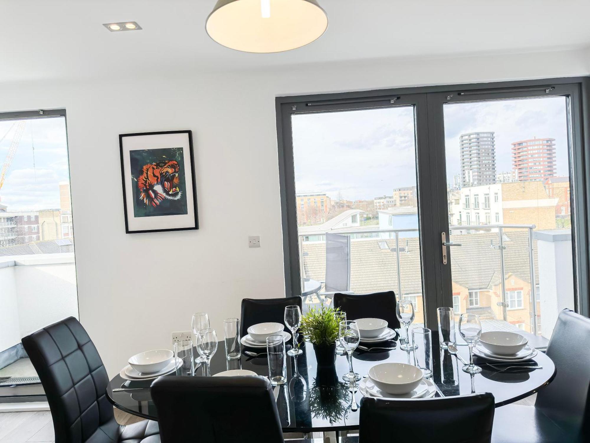 Contemporary With Private Terraces In Shoreditch, Hoxton, Islington Apartment *