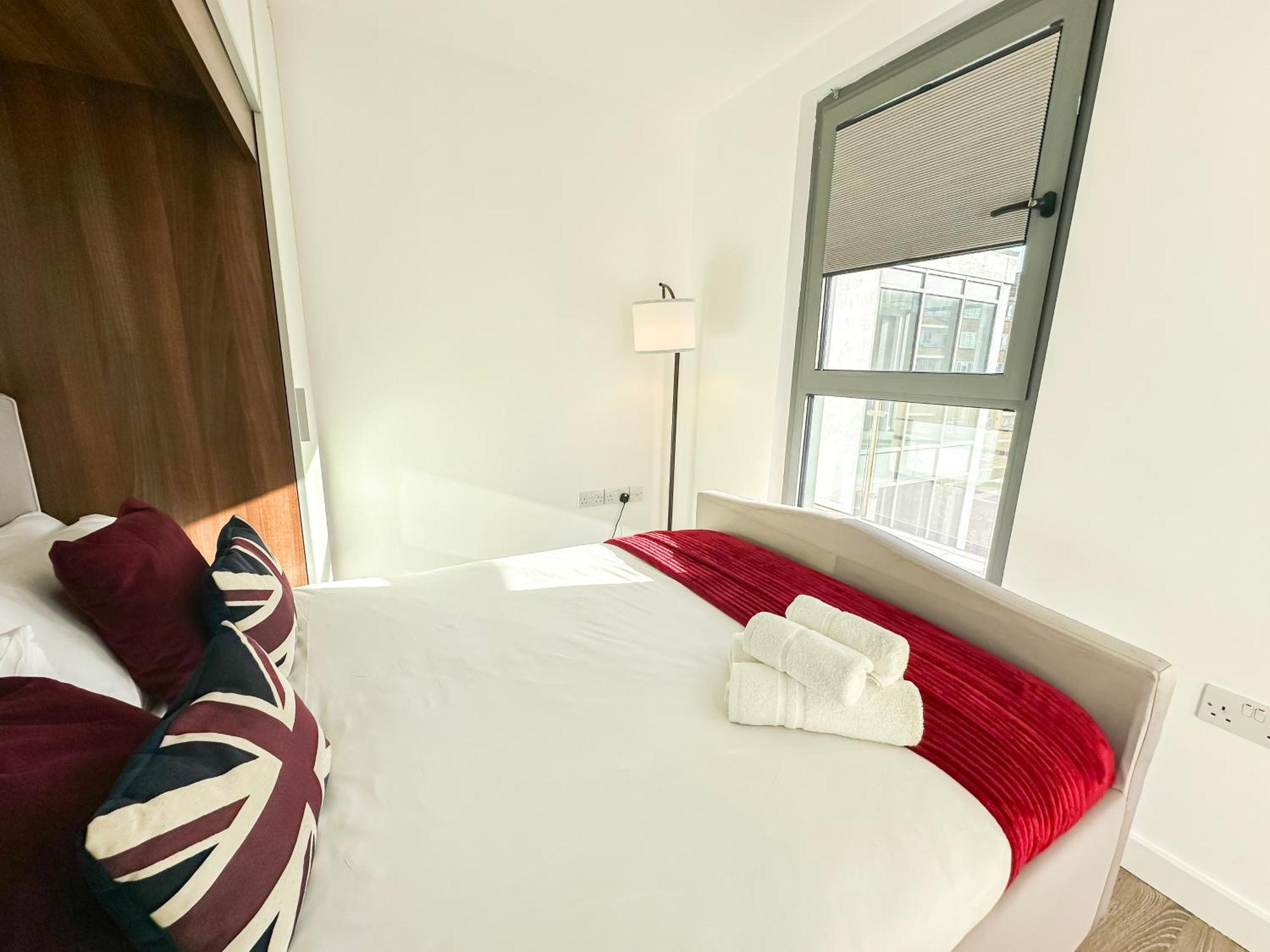 Contemporary With Private Terraces In Shoreditch, Hoxton, Islington Apartment London